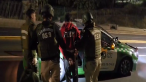 Mujer escapó tras meses de encierro y violencia en Las Condes: sujeto fue detenido por secuestro