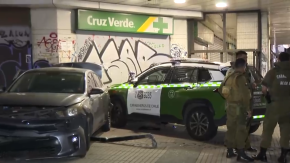 Persecución deja dos detenidos tras robo a farmacia en Las Condes: Uno tenía cuatro órdenes de detención