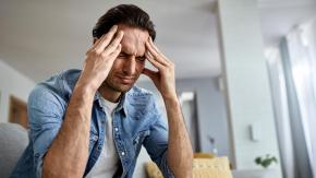 Esto ocurre en el cerebro ante una crisis de migraña: El novedoso tratamiento que te puede ayudar a ponerle fin y su valor