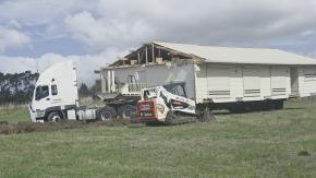 Una pareja australiana traslada su casa porque estaba en el terreno equivocado