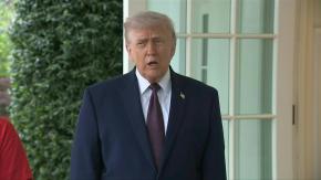 Trump vuelve a criticar al papa León XIV, a quien califica de "muy débil"
