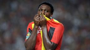 Sufrió paro cardíaco en pleno partido: Conmoción por muerte de exseleccionado de Nigeria