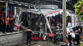 El saldo de muertes por el choque de dos trenes en Indonesia sube a 16, todas mujeres