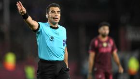 VIDEO | ¿Hubo contacto? Deyverson acusó un golpe del árbitro chileno José Cabero en Copa Libertadores