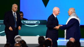 VIDEO | Jefe de la Federación Palestina se niega a saludar a dirigente israelí en Congreso de la FIFA