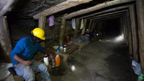 Eliminan pensión vitalicia a casi 100 mineros de carbón: algunos tenían antecedentes penales 