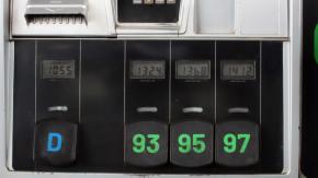 Precio de las bencinas: ¿Cuánto pagamos por impuesto específico?