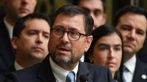 Varias propiedades, colección de autos y deudas tributarias: la declaración patrimonial del Ministro Pérez Mackenna