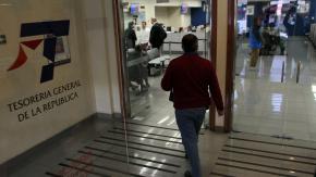 Comienzan embargos y retenciones a deudores del CAE: revisa AQUÍ si tu deuda está en el banco o pasó a Tesorería