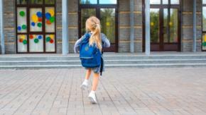 “Me encontré a mi hija toda ensangrentada”: padre de niña que murió en colegio en Argentina descarta versión de tropiezo y caída