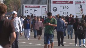 Aglomeraciones para votar en las presidenciales peruanas en Chile: “muy pésima la organización”