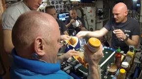 Tortillas, camarones y café: Este es el menú que tienen los astronautas de la misión Artemis II en el espacio