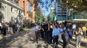 Evacuación en Providencia por aviso de bomba: emergencia obligó la llegada de personal del GOPE de Carabineros