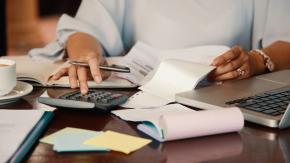 Proceso es clave para que Tesorería inicie embargos y retenciones: ¿Cuánto demora el banco en pasar deuda del CAE al Estado?