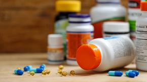 Crece en Chile consumo de suplementos alimenticios y especialistas hacen advertencia: "Las personas no solo buscan resultados"