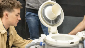 El inodoro de la misión Artemis II estuvo averiado: ¿Cómo van al baño los astronautas?