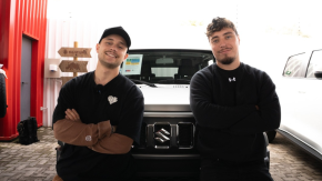 Gobierno anunció querella: Quiénes son los influencers que lanzaron dinero en un mall