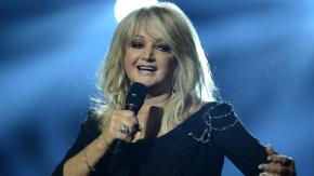 Operan de urgencia a la cantante Bonnie Tyler: está en coma inducido