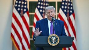 Trump llega a Pekín para reunión clave de alta tensión con Xi Jinping