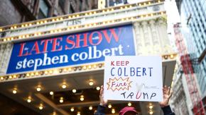 "Sin talento, sin audacia, sin vida": Trump celebra fin de programa estelar de Stephen Colbert