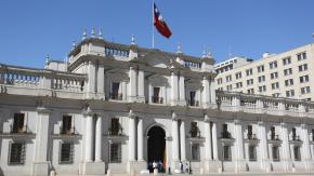 Contraloría respalda uso de La Moneda como residencia y para actividades religiosas, pero pide actualizar normativa interna