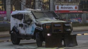 Overoles blancos lanzaron bombas molotov a periodista en medio de incidentes en el Instituto Nacional