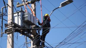 Enel anuncia corte programado de luz para este sábado 30 en siete comunas de la RM