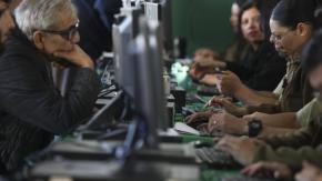 Carabineros abre nueva oferta de empleos para personal civil: algunos sueldos superan los $2 millones y AQUÍ puedes postular