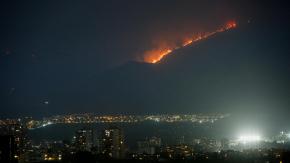 La querella de la PUC por incendio de mil hectáreas en San Carlos que apunta a contratistas por dejar colillas de cigarro