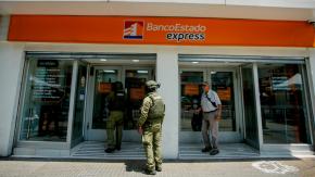Simularon desmayo y amenaza de bomba para estafar casi 800 millones a banco