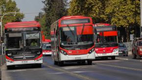 Habría estado en situación de calle: Hombre muere atropellado por bus RED en Estación Central