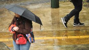 Emiten aviso por lluvias en 5 regiones de la zona centro-sur: hasta 50 mm. de precipitaciones