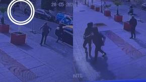 VIDEO | Se bajó del taxi y la atacaron: balean a adulta mayor para robarle millonario retiro bancario en centro de Santiago