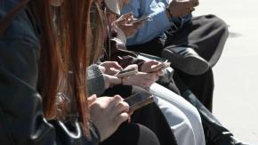 Médicos británicos comparan peligros de redes sociales en los jóvenes con los del tabaquismo