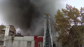 Incendio afecta a tres locales comerciales en cercanía de Metro Unión Latinoamericana