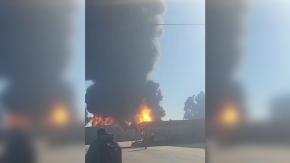 Evacuación en colegio y Cesfam por gigantesco incendio en empresa de Paine