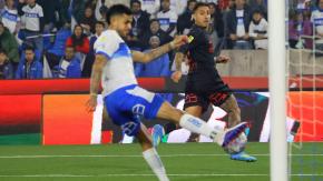 Javier Correa remontó el clásico a la UC con doblete en 4 minutos