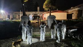 Mujer de 65 años es asesinada durante presunto robo en Coronel: su pareja de 72 quedó con graves lesiones