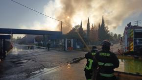 Actualización: Se reactiva el incendio en el frigorífico de Buin