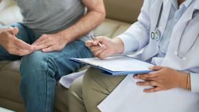 Cáncer testicular: el autoexamen que los hombres todavía no incorporan (y las recomendaciones para hacerlo) 
