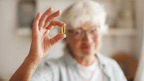 Suplementación con omega-3 estaría ligada al deterioro cognitivo en adultos mayores, según estudio