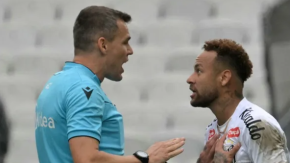 VIDEO | Neymar fue reemplazado ¡por error! y explotó contra los árbitros