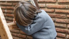 Formalizan a padre que zamarreó a su hija en Concepción: denuncia se viralizó y quedó en libertad