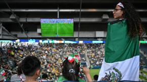 Por qué hay comerciales durante los partidos del Mundial y qué dicen los hinchas