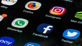 Reino Unido prohibirá el acceso a redes sociales a los menores de 16 años: "Hacen infelices a los niños"
