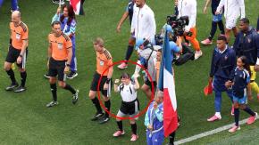 Saludó a Mbappé y entregó el balón: niña chilena se lució en Francia vs. Irak por el Mundial 2026