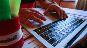Condenan a 4 años de cárcel a sueco que prostituyó a su esposa: fiscalía identificó a 120 hombres