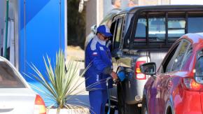 Gobierno anuncia baja en el precio de los combustibles tras acuerdo entre Estados Unidos e Irán