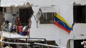 Migraciones anuncia medidas para facilitar la salida de venezolanos con documentos vencidos tras doble terremoto