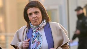 Rechazan prisión preventiva para exministra Sabaj: quedó con arresto domiciliario total y arraigo nacional